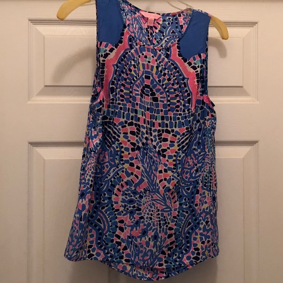 Lilly Pulitzer Tops - Lilly Pulitzer Zeta top in Tic Tac Tile size Small